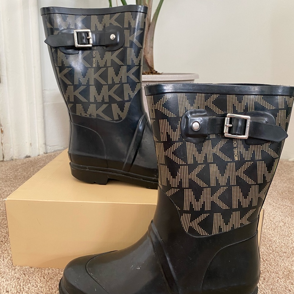 Black Michael kors logo rain boot size 6.5